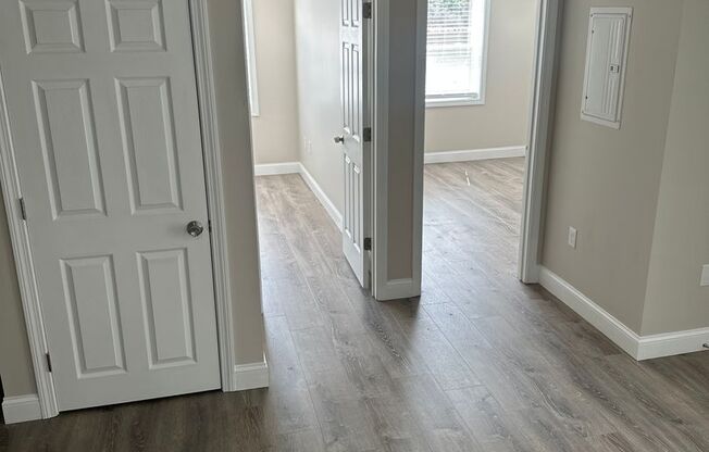 2 beds, 1 bath, 680 sqft, $2,425, Unit 21-27