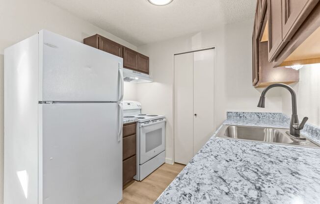 Charbern Apts - In The Heart of Milwaukie Oregon