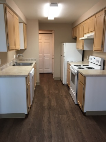 2 beds, 1 bath, 882 sqft, $1,675, Unit 206