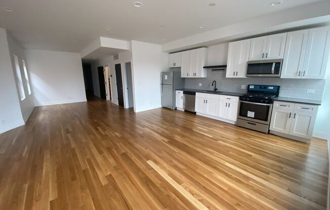 3 beds, 2 baths, 1,500 sqft, $2,800, Unit Unit 4