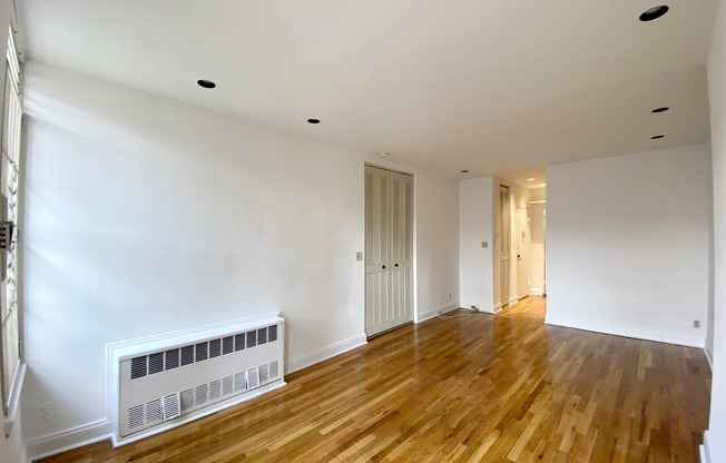 48 W 68th St