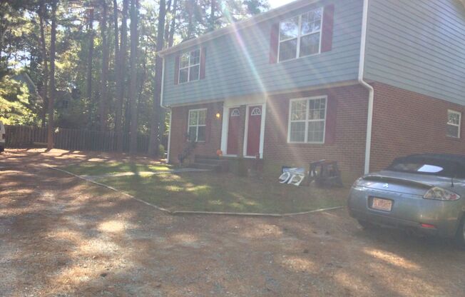 Duplex convenient to all things Chapel Hill and I-40!