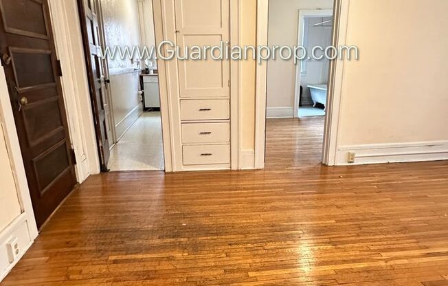 Spacious 1 Bedroom Lakes Uptown Apartment, Blocks from Both Lakes, Hardwood Floors, One Month Free