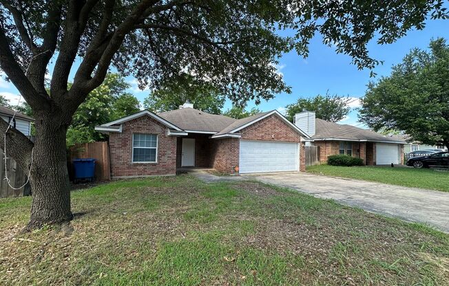 Charming 3-Bedroom Home with Spacious Living & Backyard!