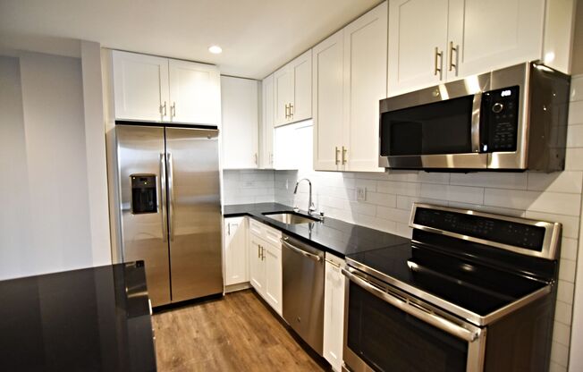 3 beds, 2 baths, 1,215 sqft, $4,800, Unit 3833-301