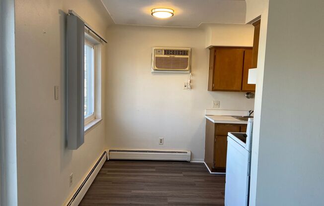 1 bed, 1 bath, 650 sqft, $945