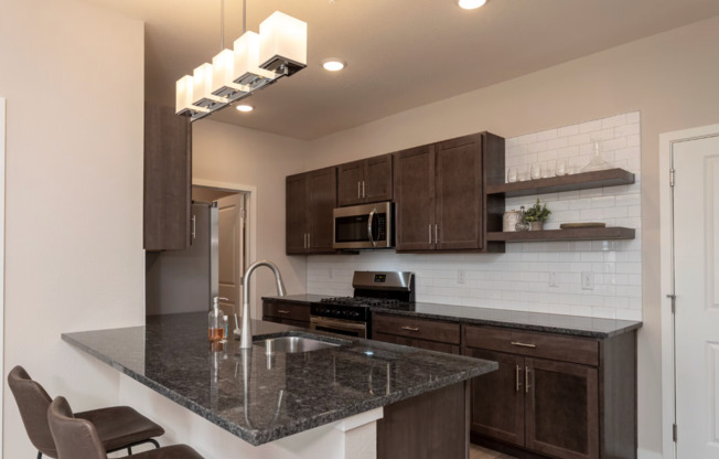 1 bed, 1 bath, 701 sqft, $1,099