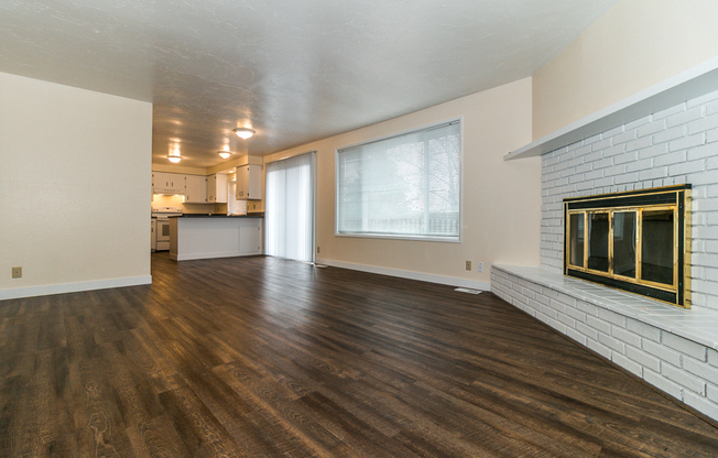 3-Bedroom, 2-Bath Duplex - Amazing Views of Southeast Eugene!!
