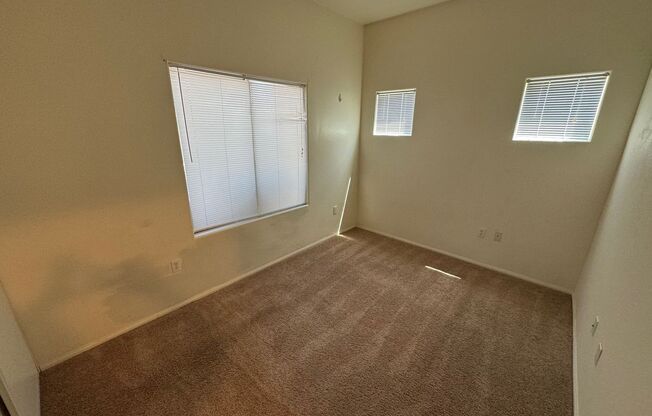 Green Valley: Spacious 3/2 Condo in Gated Community, with Pool/Spa, Fitness Center