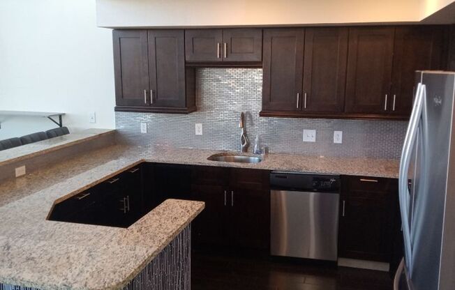 **STUNNING Condo PENTHOUSE for RENT in Downtown ABQ! Showings available NOW!