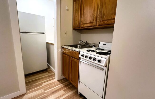 1 bed, 1 bath, $1,095, Unit #16