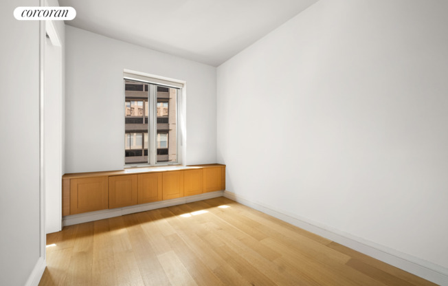 159 W 24 ST