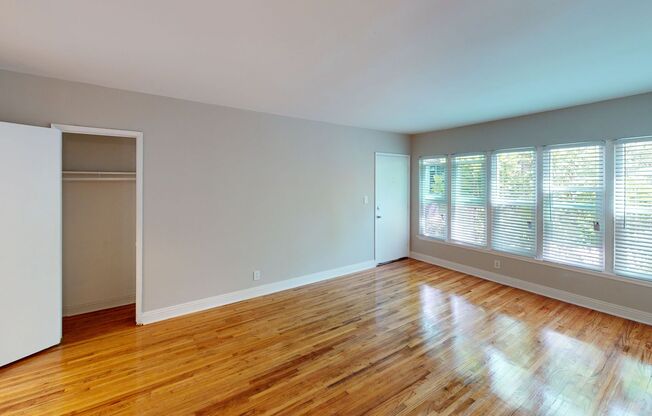 Reno Hoover Apartments..Gorgeous Newly Remodeled Spacious One Bedroom!
