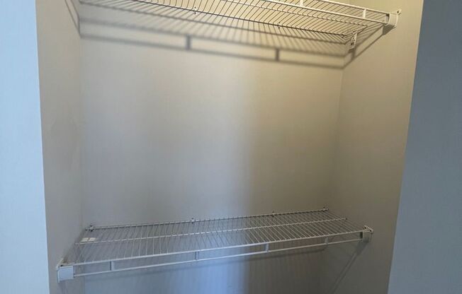 2 beds, 1 bath, $1,525, Unit 305