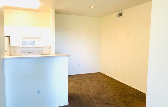 1 bed, 1 bath, 760 sqft, $1,285, Unit 210