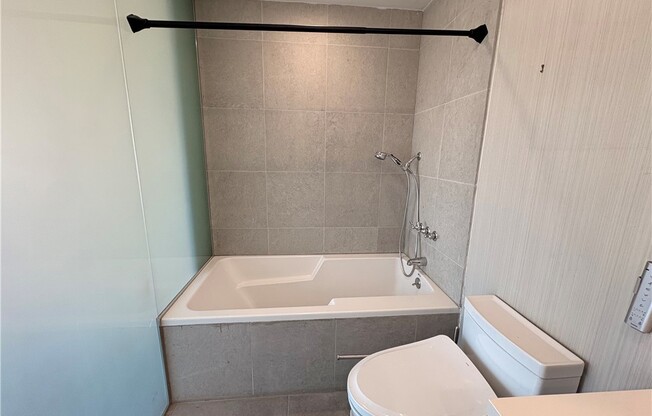 1 bed, 1.5 baths, 883 sqft, $4,200, Unit 1409