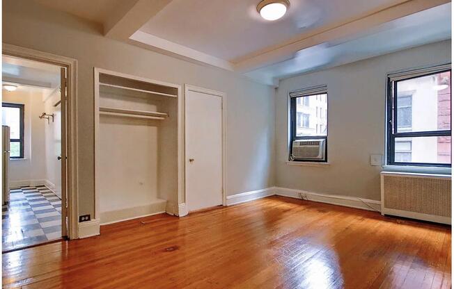 2 beds, 1 bath, $5,400, Unit 6C