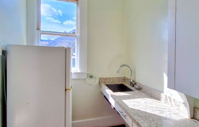 Studio, 1 bath, 200 sqft, $1,495