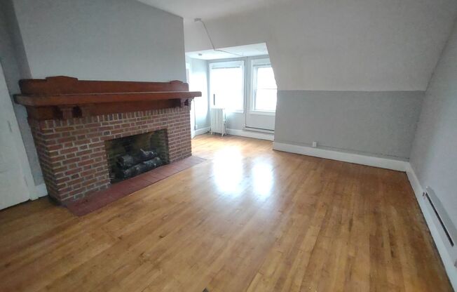 1 bed, 1 bath, 391 sqft, $950, Unit 061