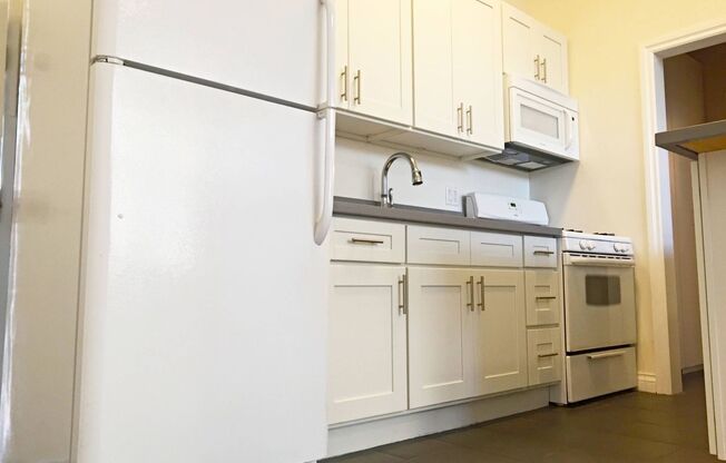 6871 Franklin Ave - Hollywood Cozmo