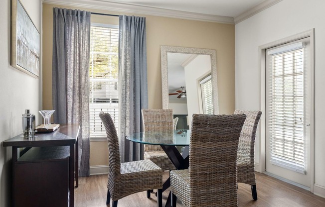 Dining Area | Village at Baldwin Park | Orlando FL Apartments