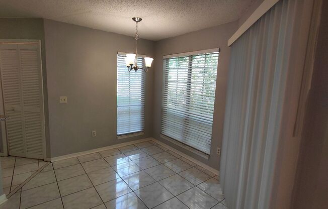 Spacious 2 Bedroom 2 Bath Condo in Townes of Southgate