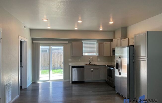 2 beds, 1 bath, $1,575