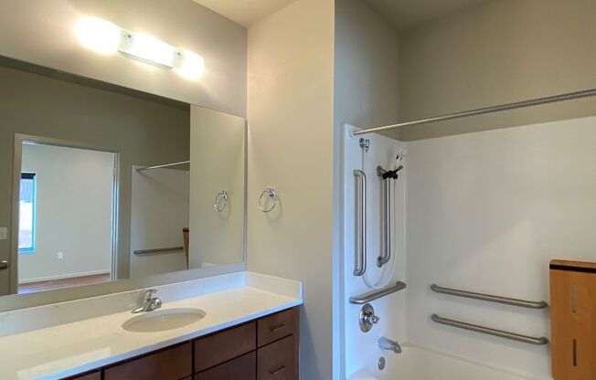 1 bed, 1 bath, 718 sqft, $1,280, Unit 375