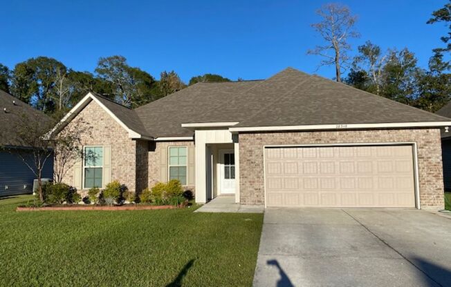 Stunning 4 bedroom 2 bath home in Denham Springs, LA