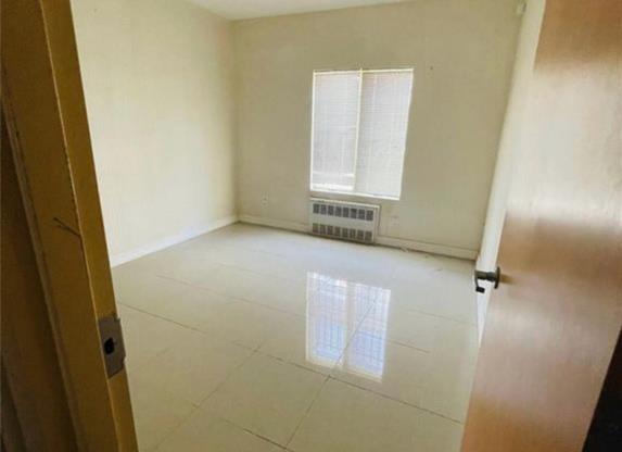 Studio, 2,300 sqft, $5,400