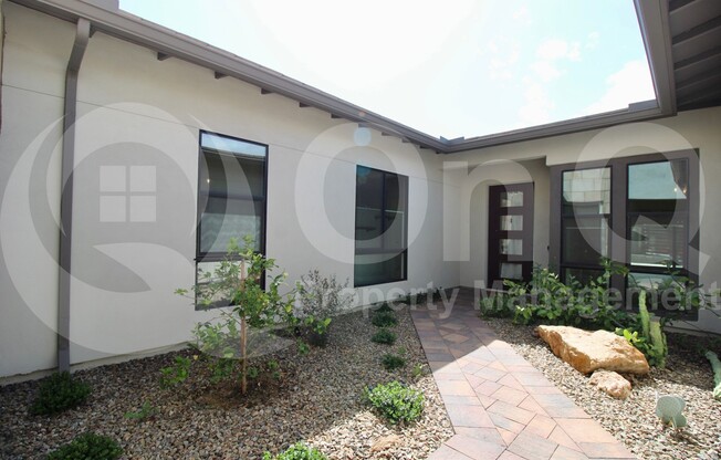 813 E CORRAL RD