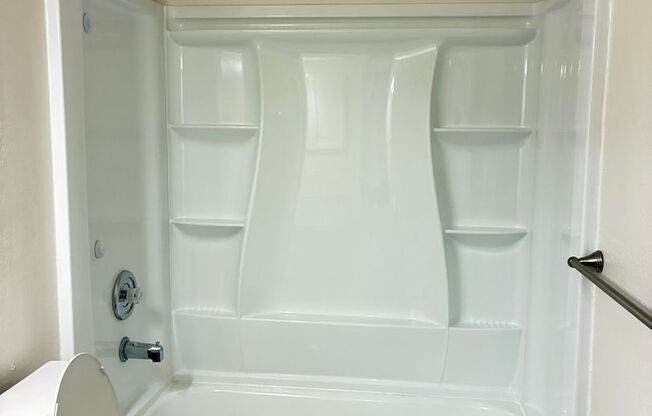 2 beds, 1 bath, 860 sqft, $1,850, Unit I-01