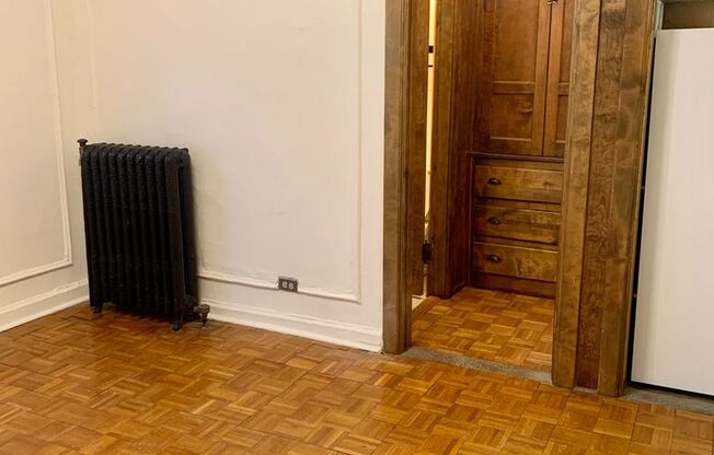 Studio, 1 bath, 300 sqft, $1,335, Unit 530-214