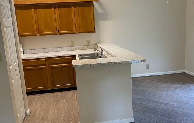 2 beds, 1 bath, 940 sqft, $1,840, Unit 066