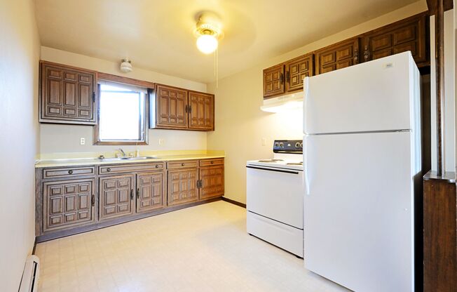 Twin Villas - Great SE Location! Pet Friendly, Free WiFi! Heat Paid!