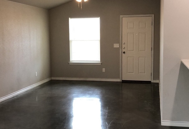 3 beds, 2 baths, $1,350, Unit 312 Lowes Blvd - B