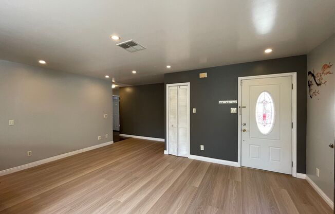 Nice and clean three bedrooms and two bathroom on a quiet cul-de-sac (Single-story house)