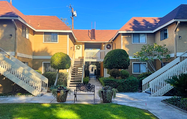 390 N SAN ANTONIO AVE