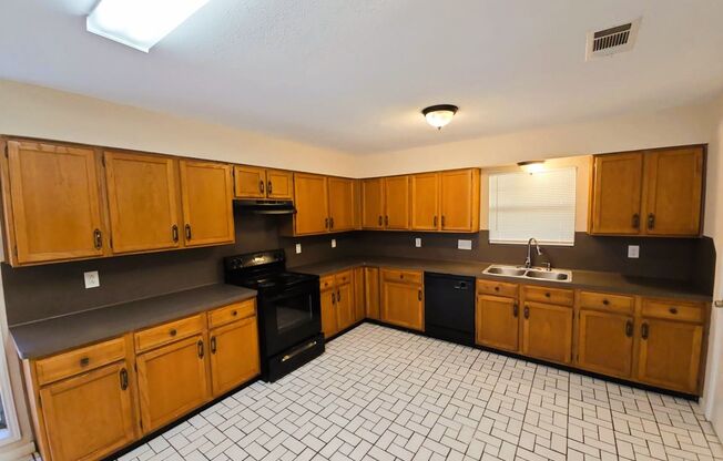 3 beds, 2 baths, $1,525