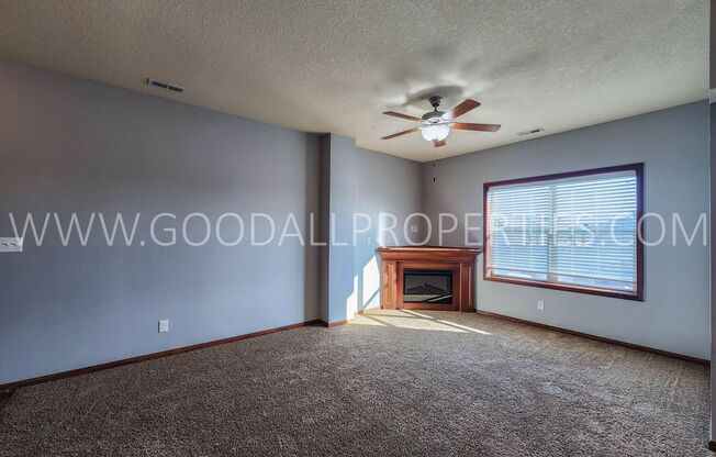 2 beds, 2 baths, $1,295