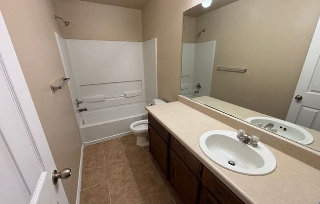 3 beds, 2.5 baths, $1,045, Unit 10718 Mathom Lndg Unit 2