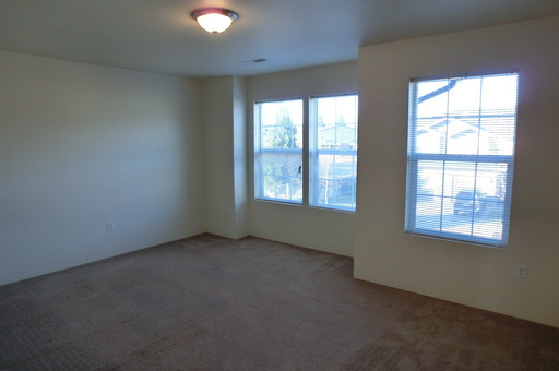 3 beds, 2.5 baths, 1,300 sqft, $1,650, Unit L