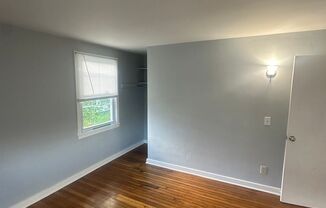 2 beds, 1 bath, $995, Unit 33