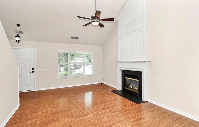 18627 Victoria Bay Drive Professionally managed by Select Real Estate