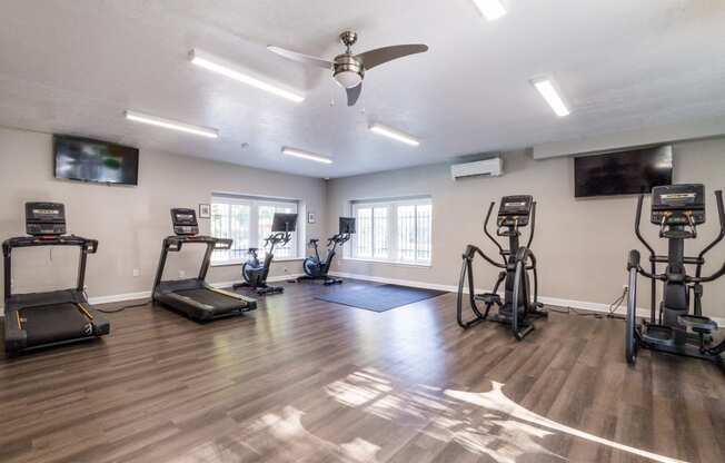Fitness Center at Woodbridge Apartments Bloomington