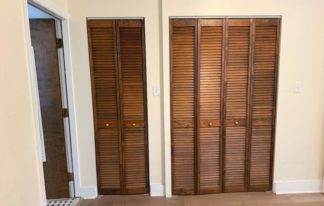 1 bed, 1 bath, 572 sqft, $1,350, Unit Old King Edward 1