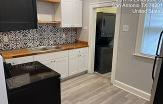 2 beds, 1 bath, 815 sqft, $925, Unit 2911 N. Elemendorf