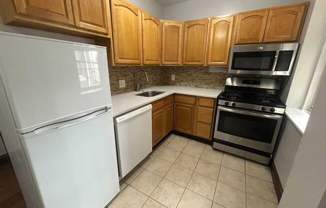 1 bed, 1 bath, 650 sqft, $900, Unit B203