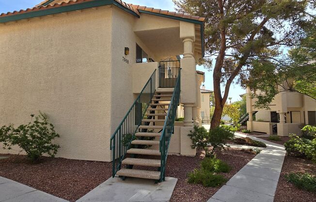 Lovely Upstairs Condo