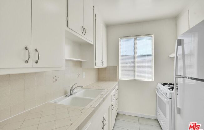 1 bed, 1 bath, 850 sqft, $1,800, Unit 11